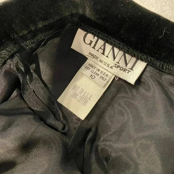 VTG Gianni Sport Black Velvet Midi Pencil Skirt Zip Lined Back Slit Size 10 - Picture 10 of 11